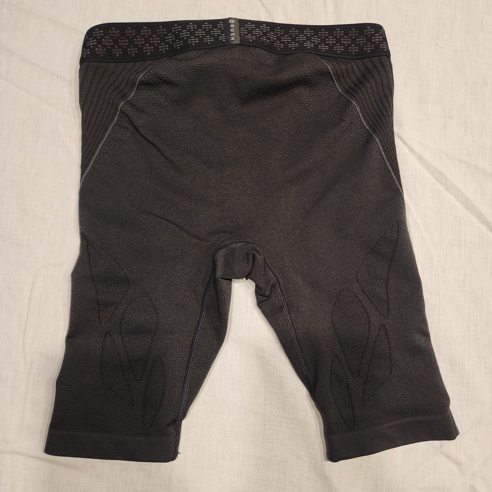 Under Armour Black Compression Shorts - Picture 2 of 4